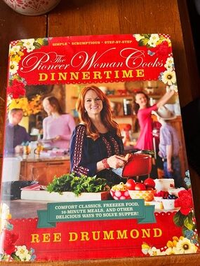 The Pioneer Woman Dinnertime Cookbook - Red